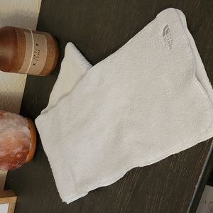 White northface scarf